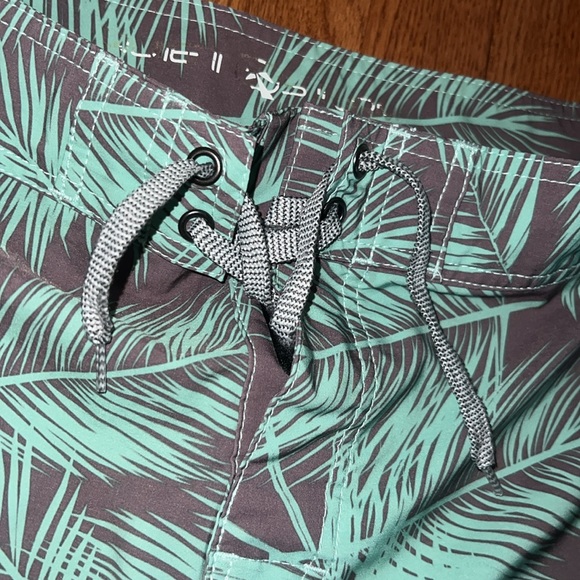 Quiet Storm Tropical Light Green Swim Bottoms / Trunks Men’s Size 38 - Picture 4 of 6